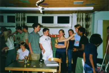 0208_Champagner_verteilen.jpg