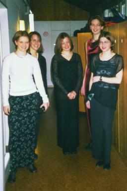 0219_Damen_im_Ballkleid.jpg
