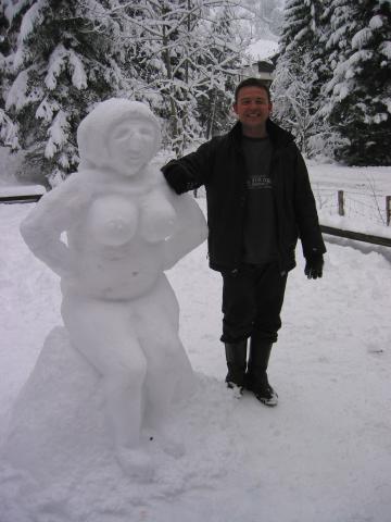 021184_Urs_mit_Schneefrau.jpg