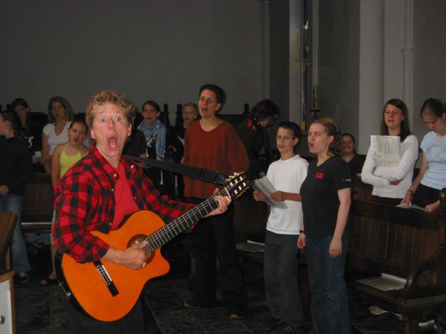 023199_Teresa_mit_Chor.jpg