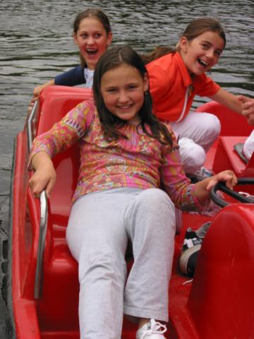 023294_Melanie_Amina_Maja.jpg