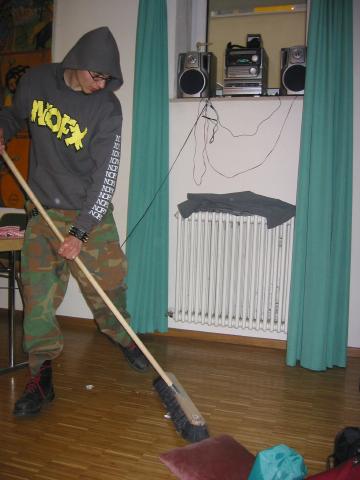 024284_Daniel_am_Putzen.jpg