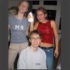 025045_Oli_mit_Friseusen.jpg