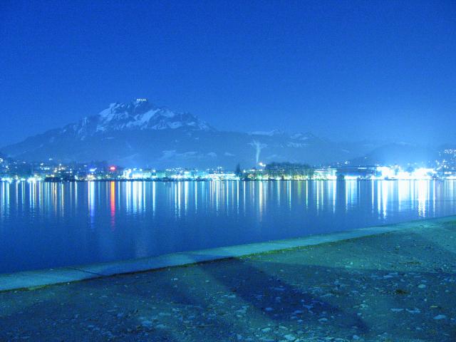 030026_PilatusLuzernByNight.jpg