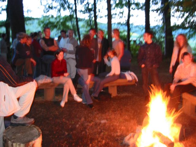 031466_im_Wald_am_Feuer.jpg