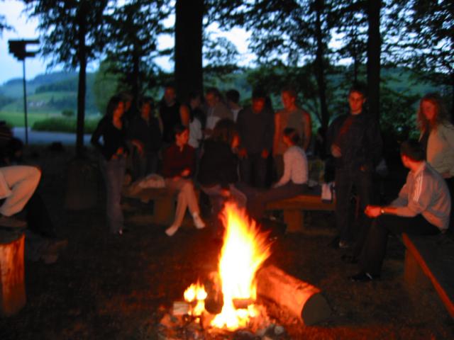 031467_im_Wald_am_Feuer.jpg