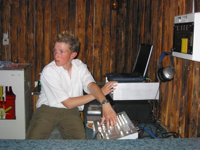 031478_DJ_Sergio_heizt_ein.jpg