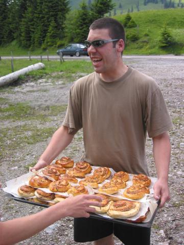 031853_Adrian_mit_Dessert.jpg
