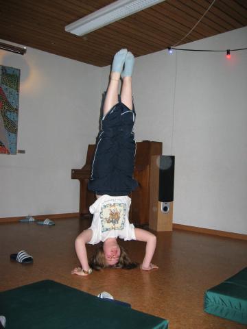 040379_Anne_Dumont_Handstand.jpg