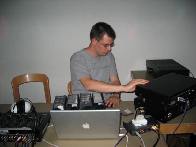 041848_DJ_iPod.jpg