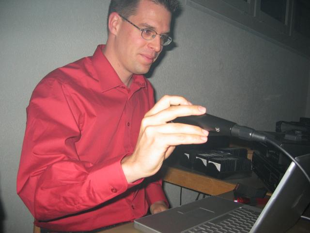 042071_DJ_iPod.jpg