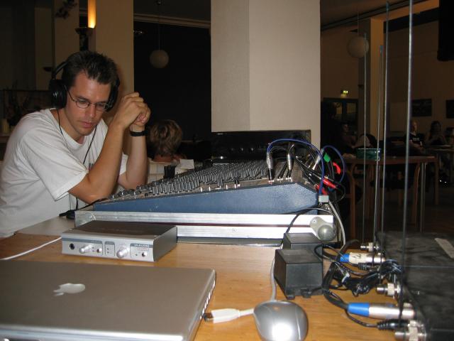 044632_Daniel_beim_Abmischen.jpg
