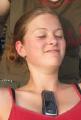 Rebecca mit Handy