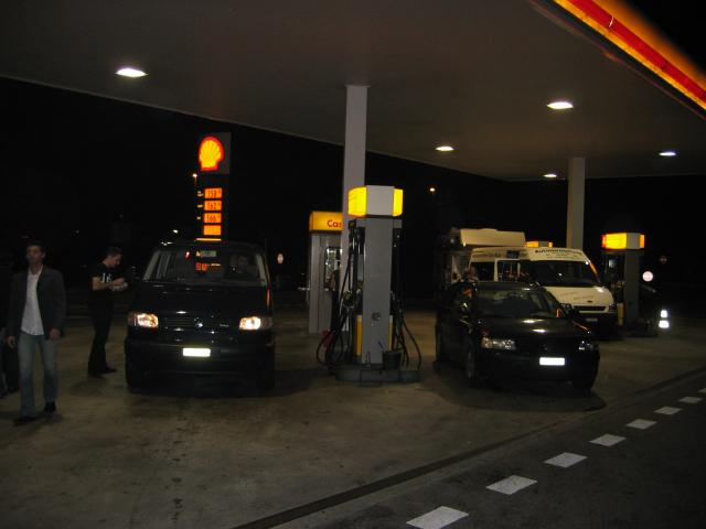045482_beim_Tanken.jpg