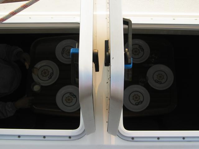 045713_Esstisch_durch_Lukenfenster.jpg