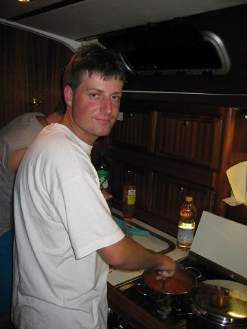 045881_Lukas_beim_Kochen.jpg