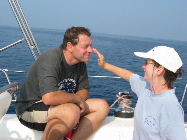 046089_Sonnencreme_einstreichen.jpg