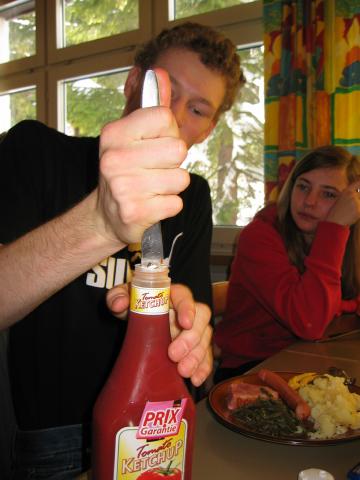 050211_Ketchup_oeffnen.jpg
