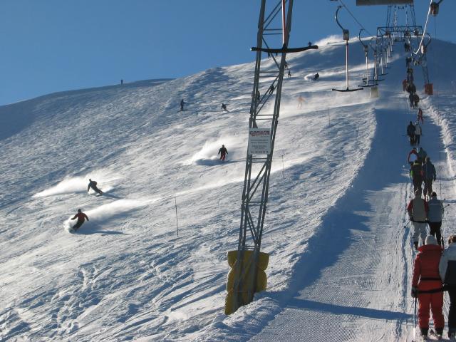 050240_Skiing_is_fun.jpg