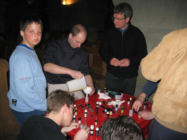 050668_Salbe_mischen.jpg