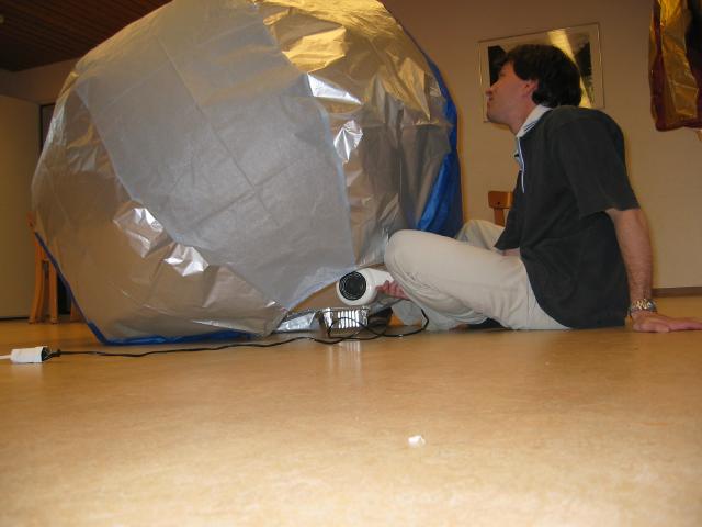 051313_Christof_Ballon_aufblasen.jpg