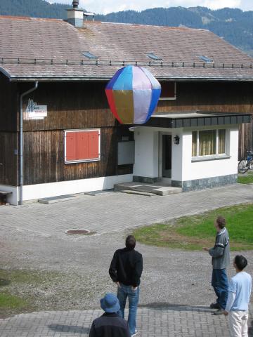 051351_hoeher_kam_er_nicht.jpg