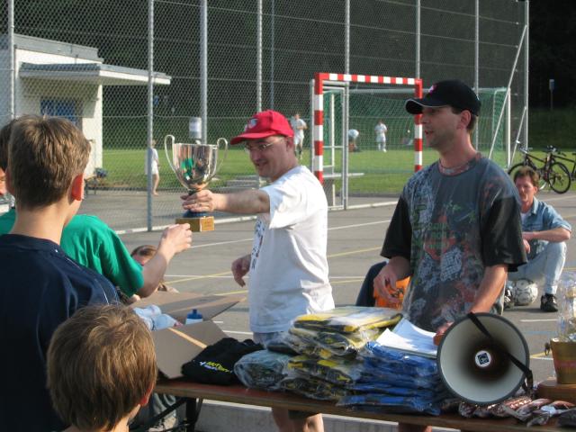 052015_Pokaluebergabe.jpg
