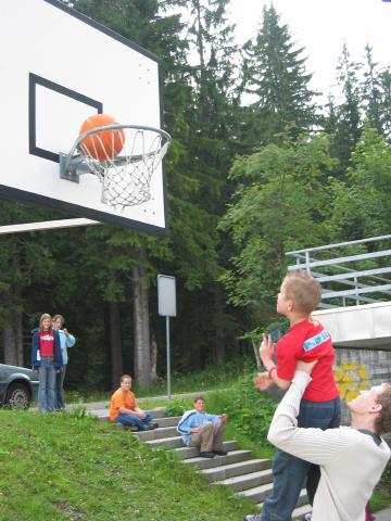 052472_Tibor_versenkt_Ball.jpg