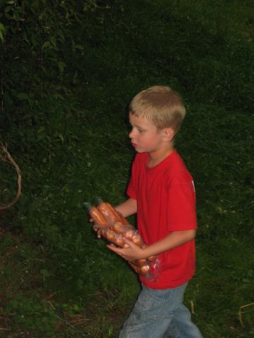 053328_Tibor_bringt_Essen.jpg