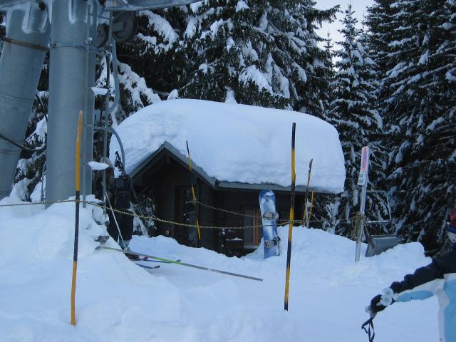 055450_Eingeschneites_Haus.jpg