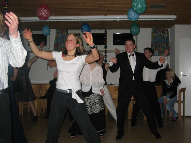 064132_Gruppentanz.jpg