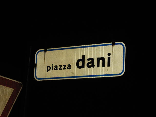 073170_Piazza_Dani.jpg