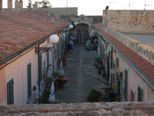 073268_Gasse_in_Portoferraio.jpg