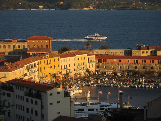 073285_Tragfluegelschiff_Hafen.jpg
