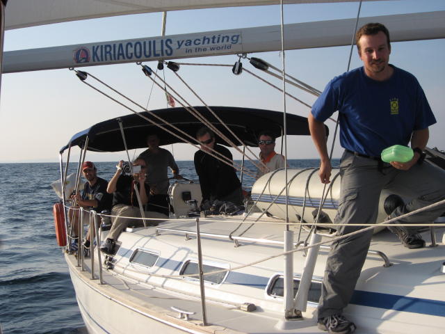 073895_Crew_B.jpg