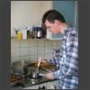 031242_Daniel_beim_Kochen.jpg