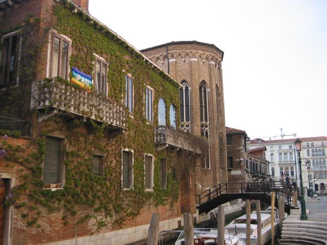031338_Gruenes_Gebaeude.jpg