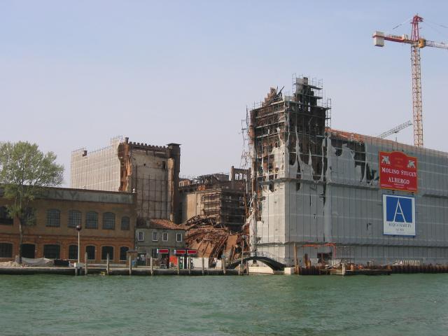 031352_abgebrannte_Fabrik.jpg