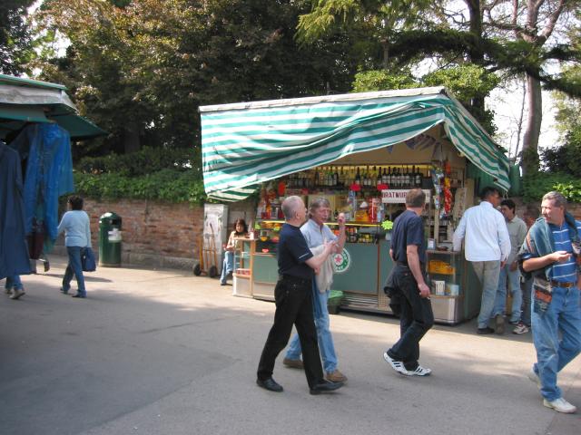 031393_BRATWURST-Stand.jpg