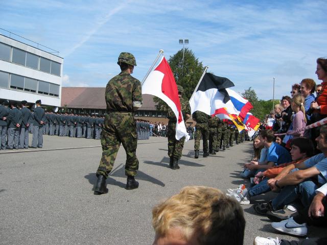 033686_Einmarsch_Fahnen.jpg