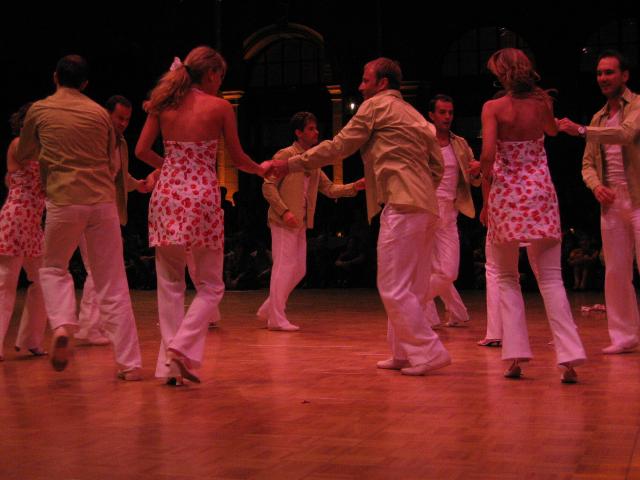 043228_Salsa-Show.jpg