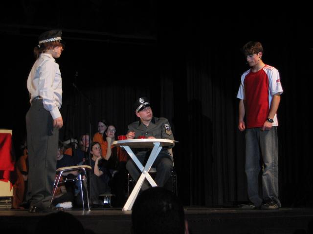 050923_Pascal_auf_dem_Polizeiposten.jpg