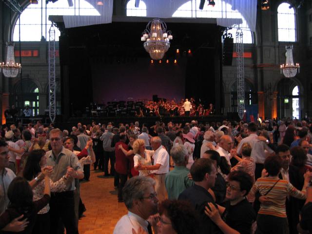 052267_Dancing_People.jpg