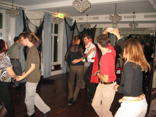 054437_Dancing_People.jpg