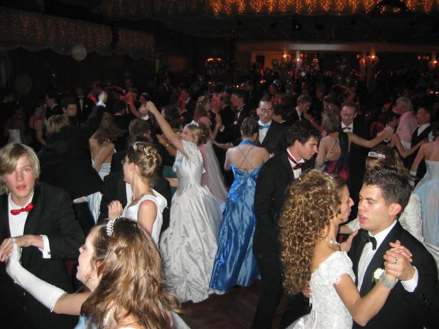 054755_Dancing_People.jpg