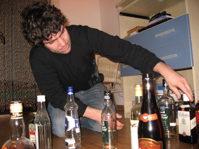 090255_Adrian_mit_seiner_Bar.jpg
