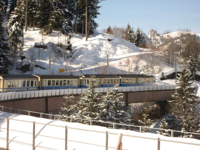 090537_Montreux-Oberland-Bahn.jpg