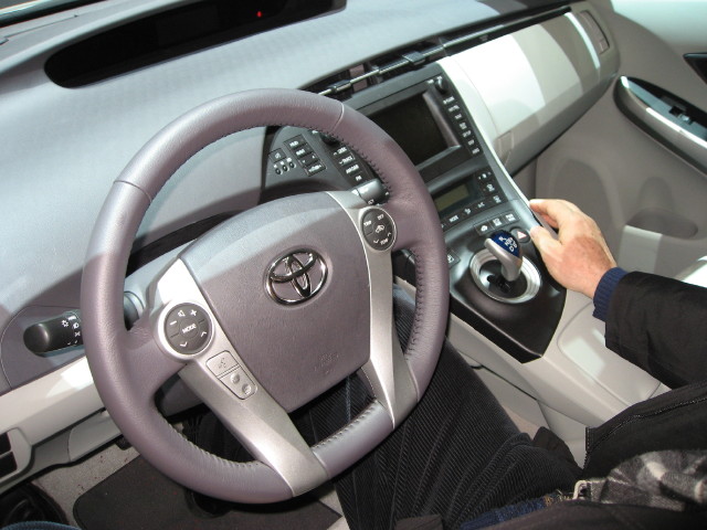 091045_Toyota_Hybrid_Cockpit.jpg
