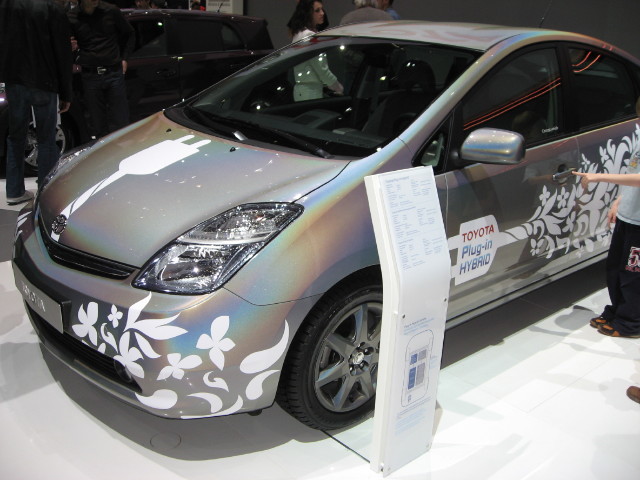 091051_Toyota_Plugin_Hybrid.jpg