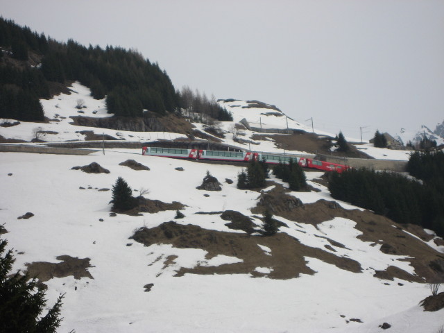 091675_Zug_auf_der_Oberalpstrecke.jpg